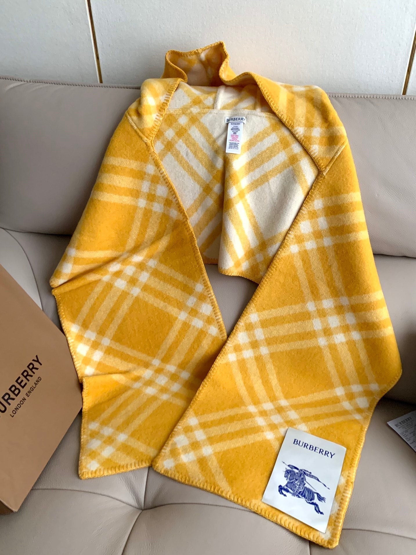 Écharpe à Capuche en Laine Jacquard à Carreaux