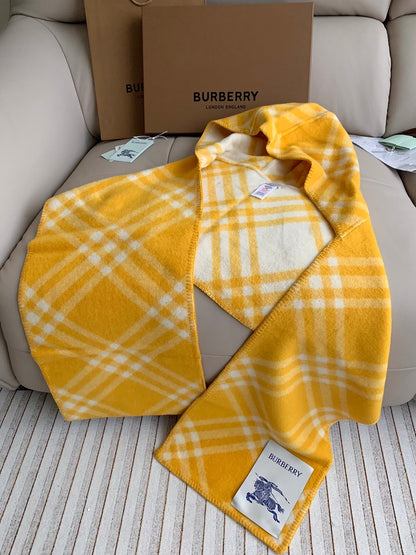 Écharpe à Capuche en Laine Jacquard à Carreaux