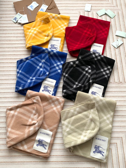Écharpe à Capuche en Laine Jacquard à Carreaux