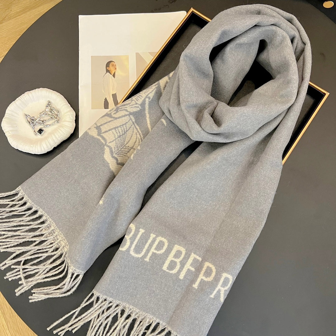 Écharpe à pompon simple et élégante