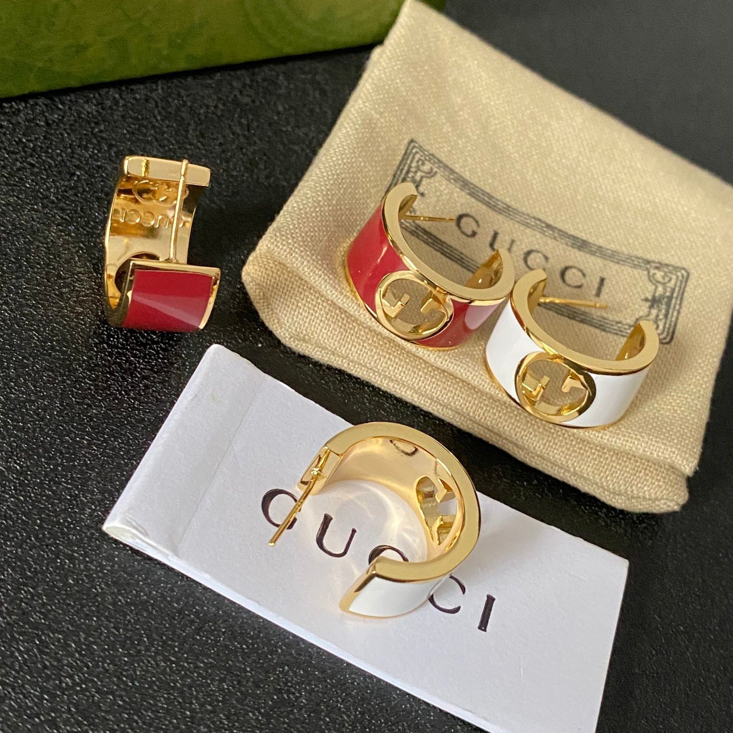 Boucles d'oreilles créoles à demi-cerceau en émail creux