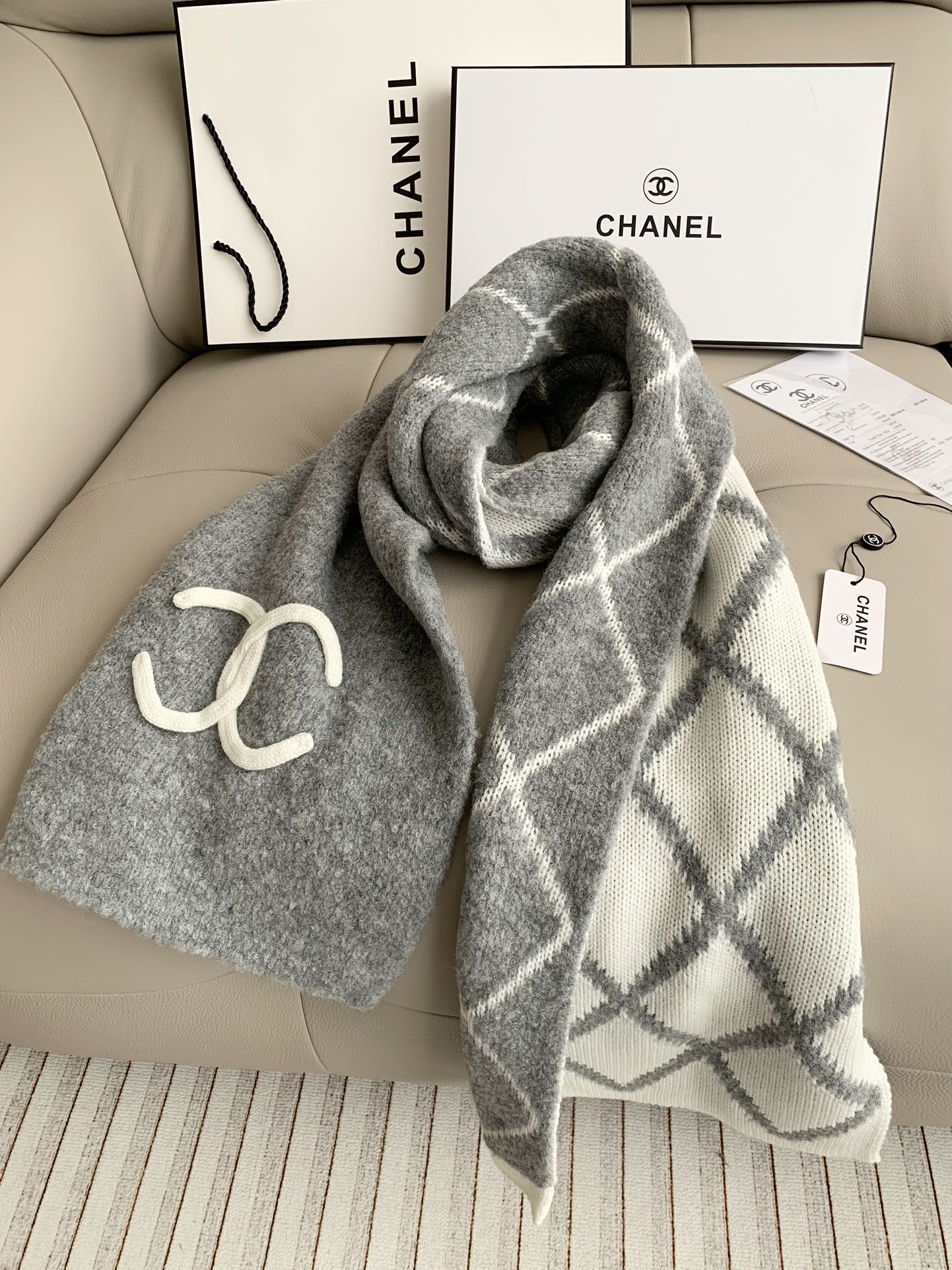 Écharpe en maille double face à motif losanges