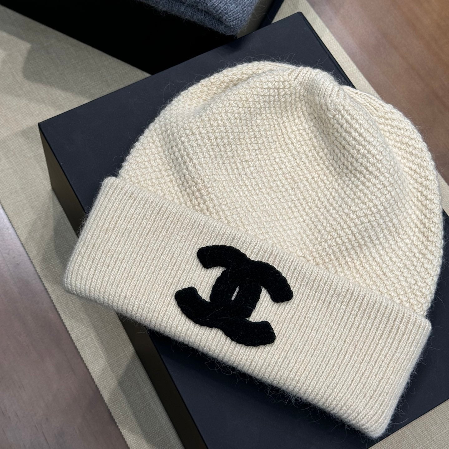 Chapeau en laine classique chaud et élégant