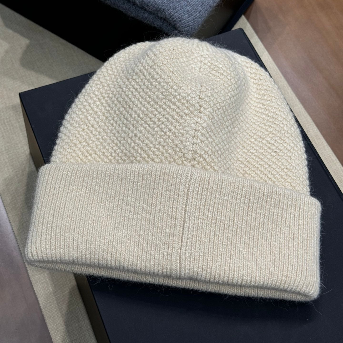 Chapeau en laine classique chaud et élégant