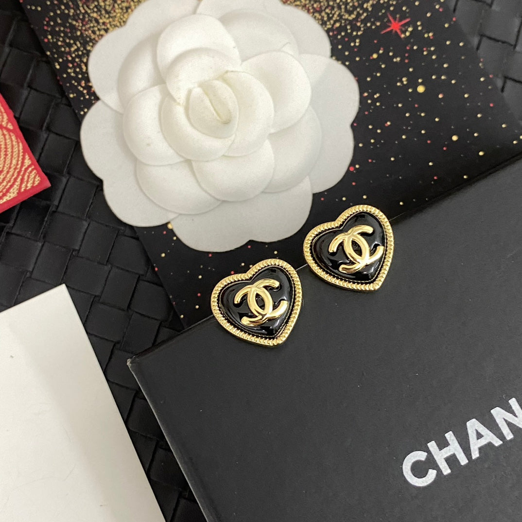 Boucles d'oreilles cœur noir élégantes