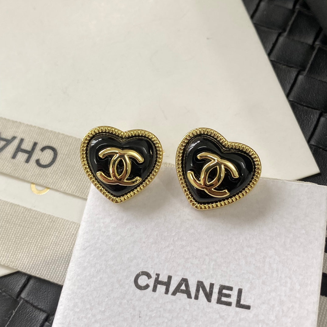 Boucles d'oreilles cœur noir élégantes