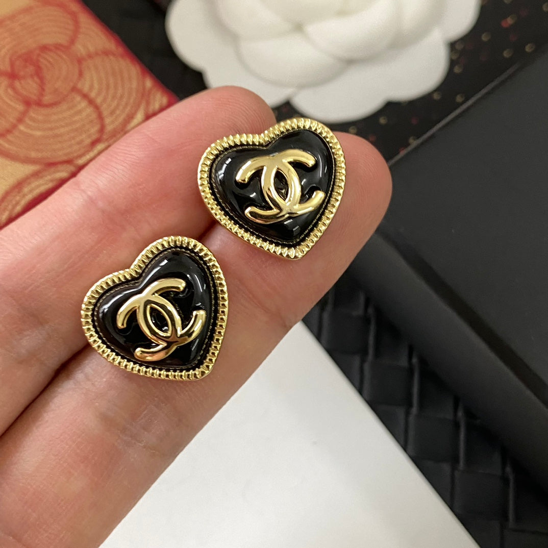 Boucles d'oreilles cœur noir élégantes