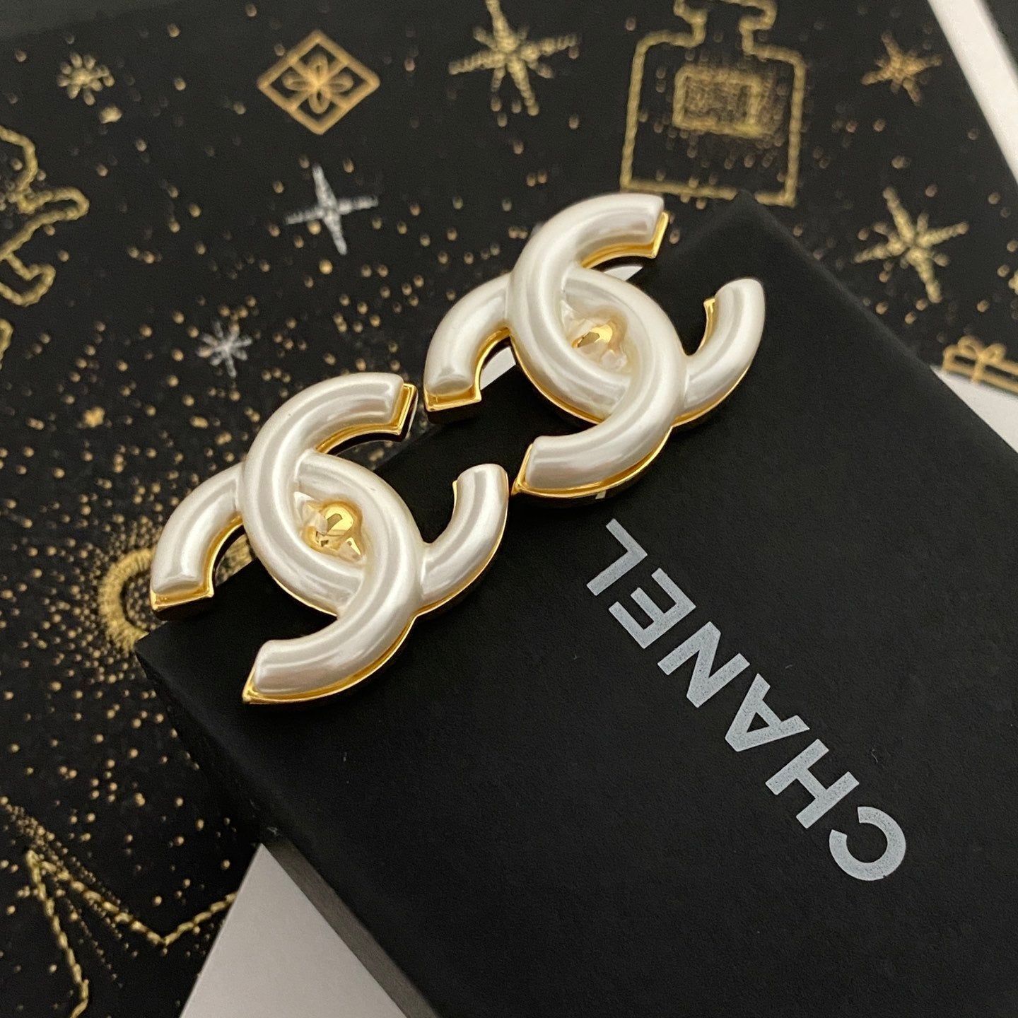 Boucles d'oreilles rétro blanches élégantes
