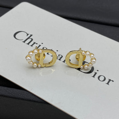 Mini-clous d'oreilles perlés