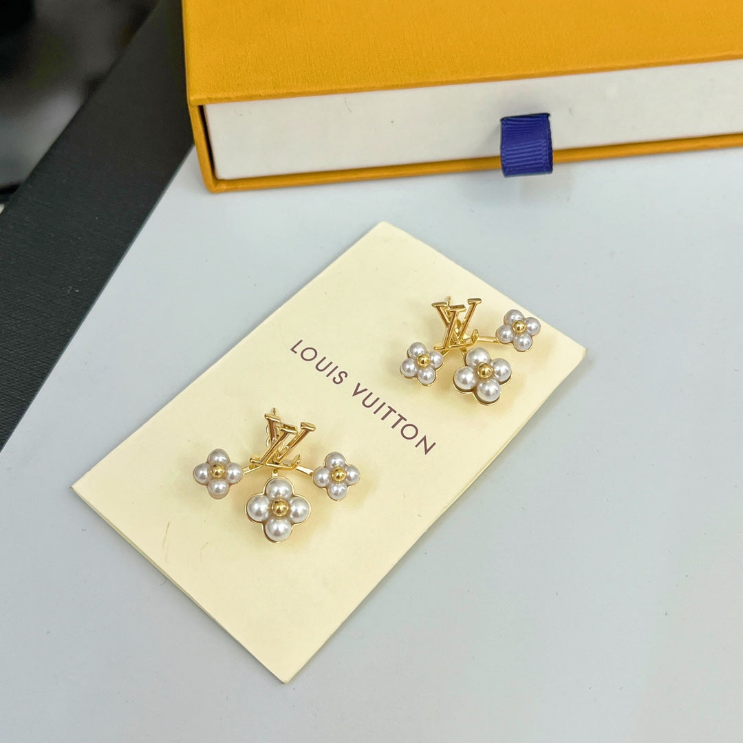 Boucles d'oreilles fleuries fantaisie en perles