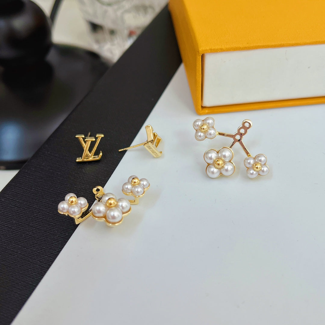 Boucles d'oreilles fleuries fantaisie en perles