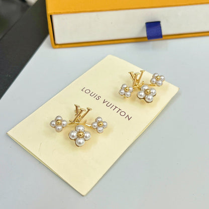 Boucles d'oreilles fleuries fantaisie en perles