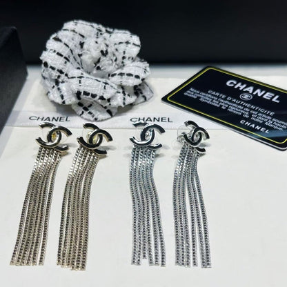 Boucles d'oreilles élégantes pendantes à logo