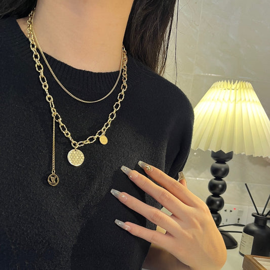 Collar de doble capa con patrón de acero de titanio