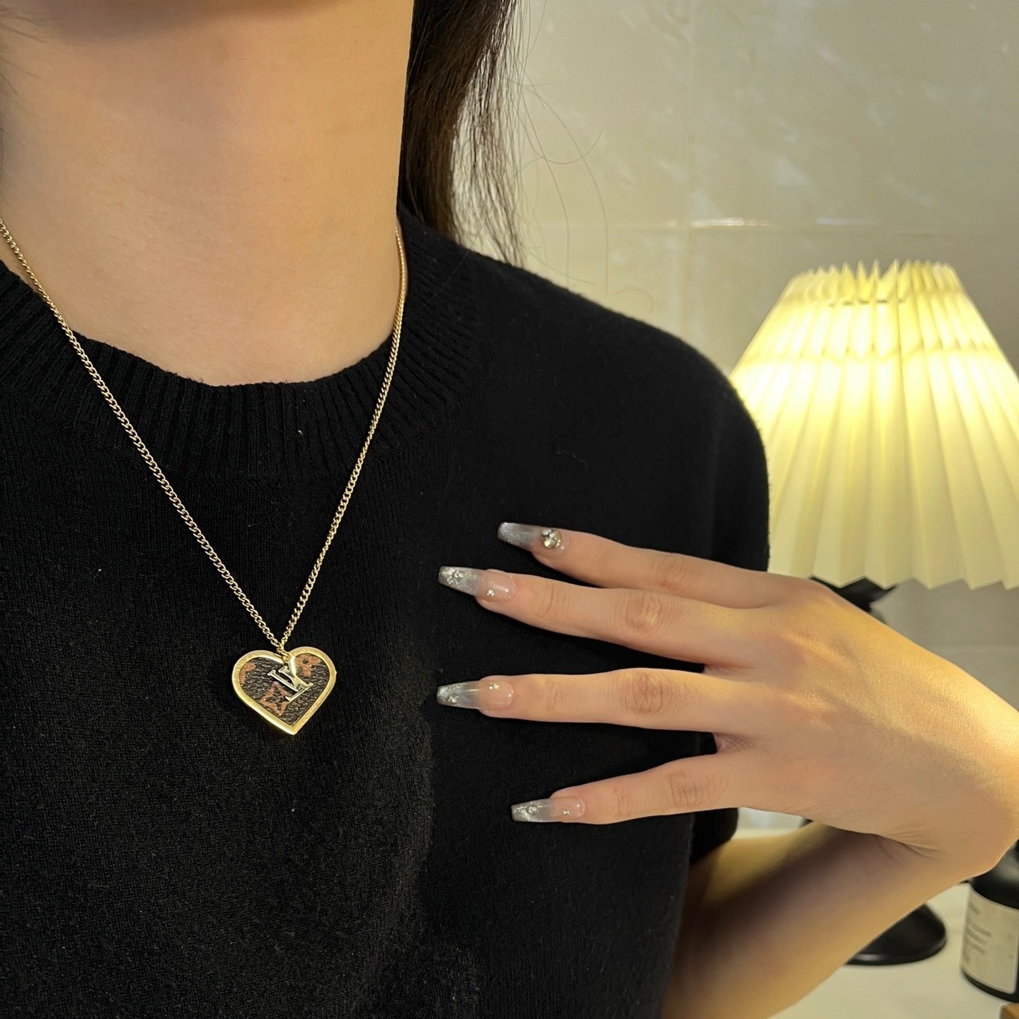 Collier cœur en acier au titane et cuir