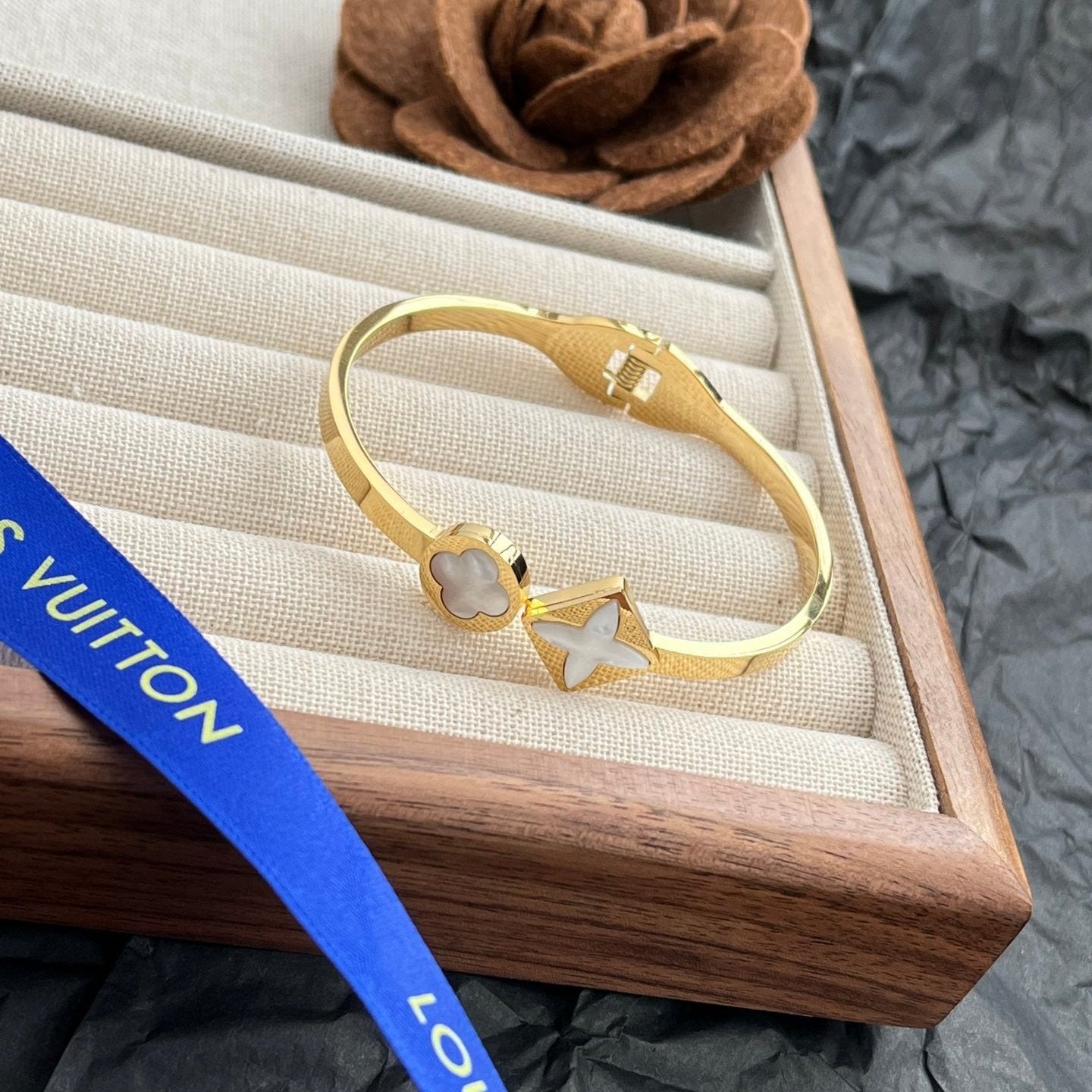 Bracelet floral en nacre