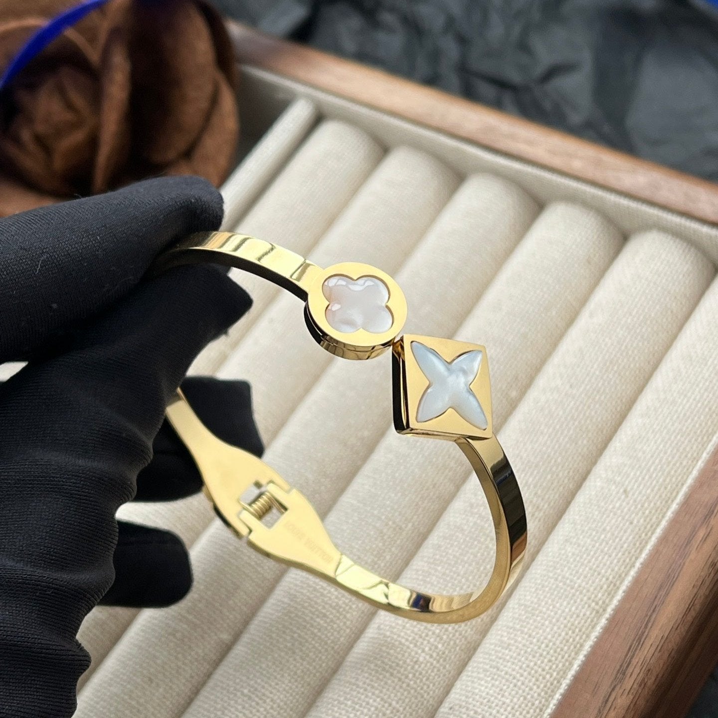 Bracelet floral en nacre