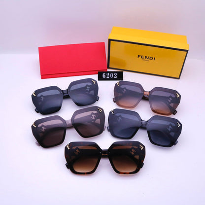 Lunettes de soleil gravées de la lettre F de style rétro