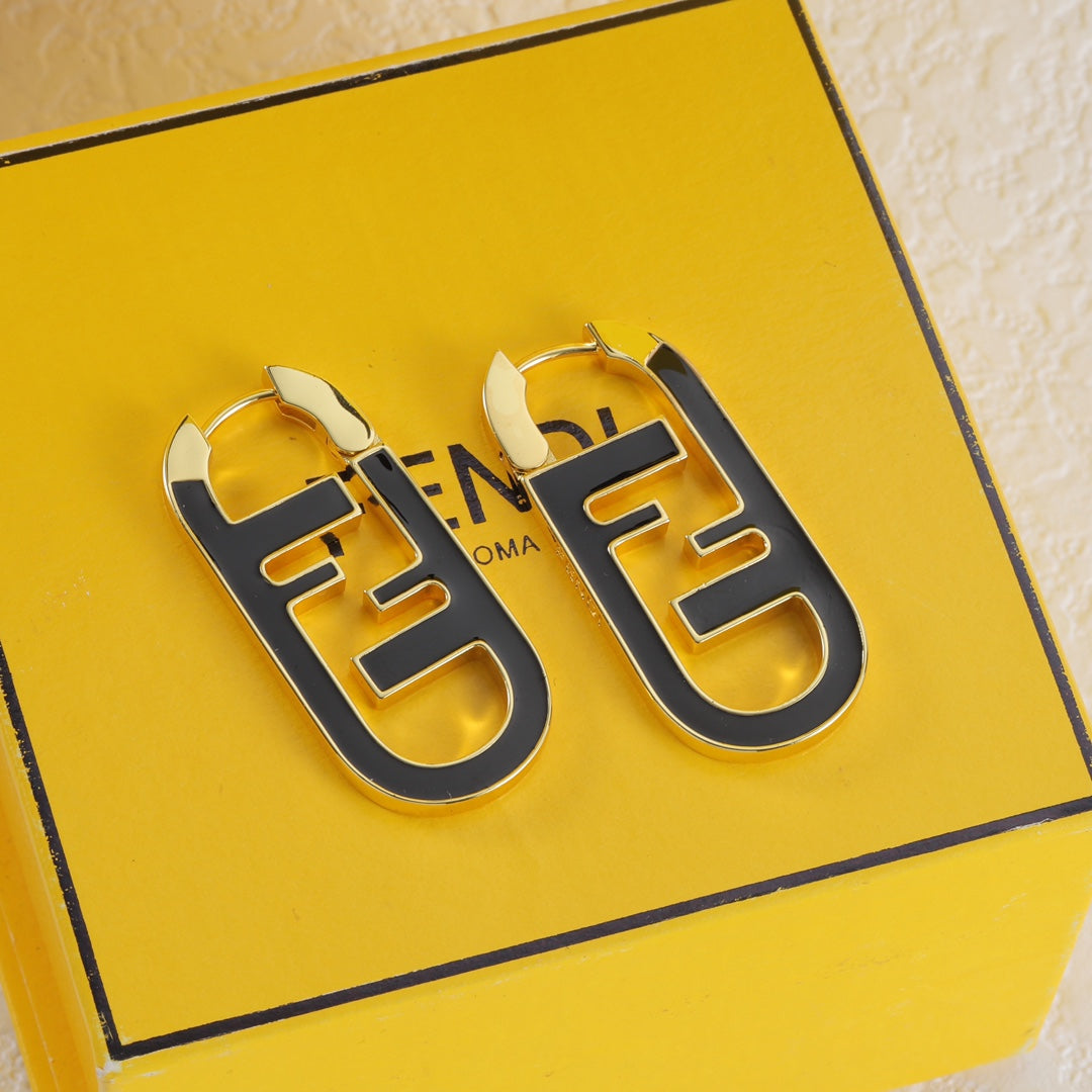 Boucles d'oreilles ovales émaillées en métal doré