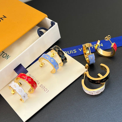 Boucles d'oreilles émaillées monogrammées mode