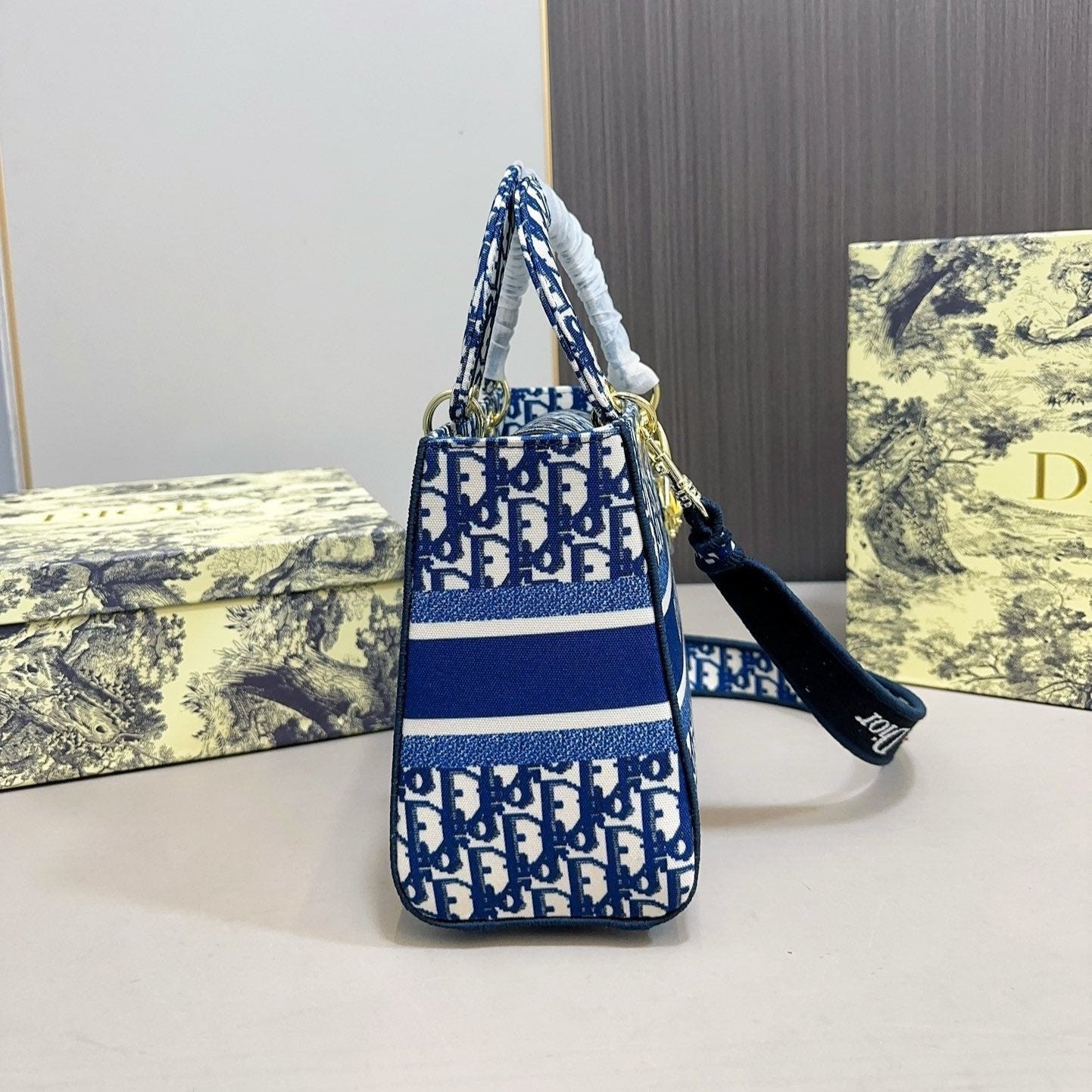Sac à main classique embossé