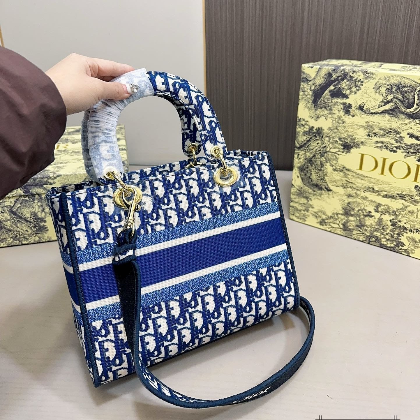 Sac à main classique embossé