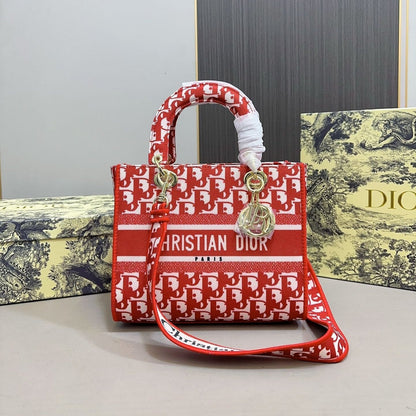 Sac à main classique embossé