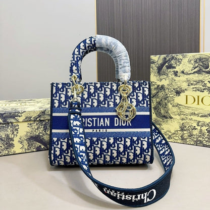 Sac à main classique embossé