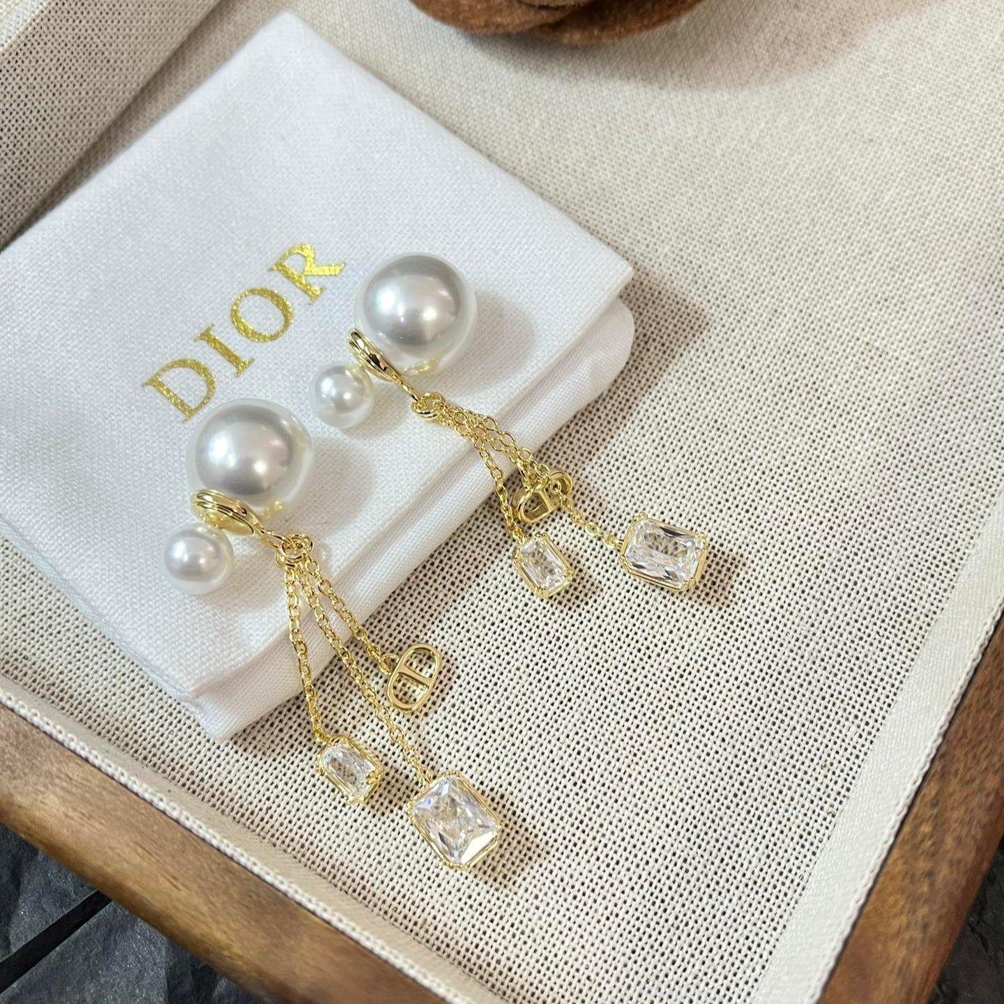 Boucles d'oreilles pendantes Perle et Cristaux Argentés