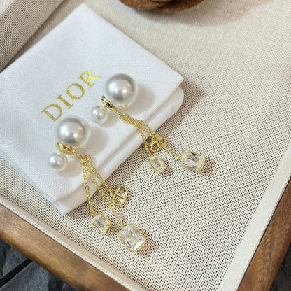 Boucles d'oreilles pendantes Perle et Cristaux Argentés