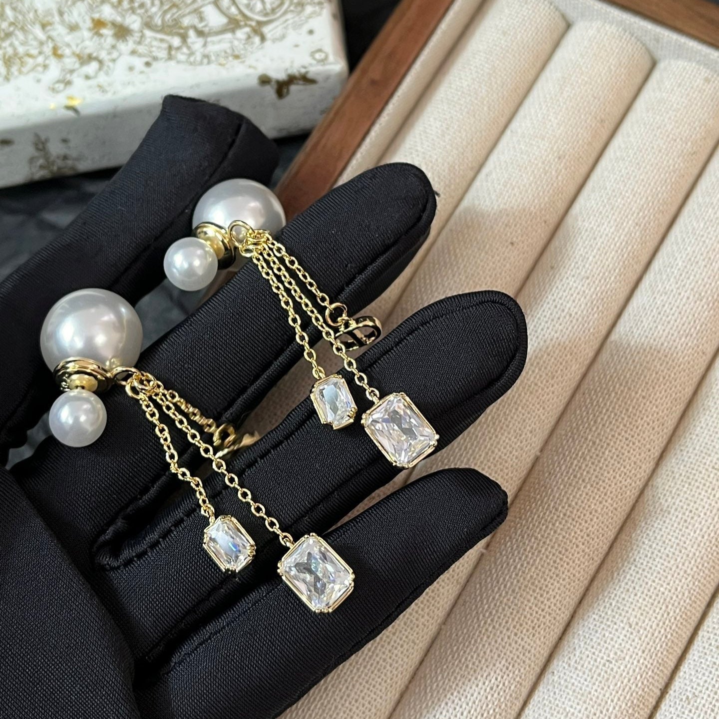 Boucles d'oreilles pendantes Perle et Cristaux Argentés