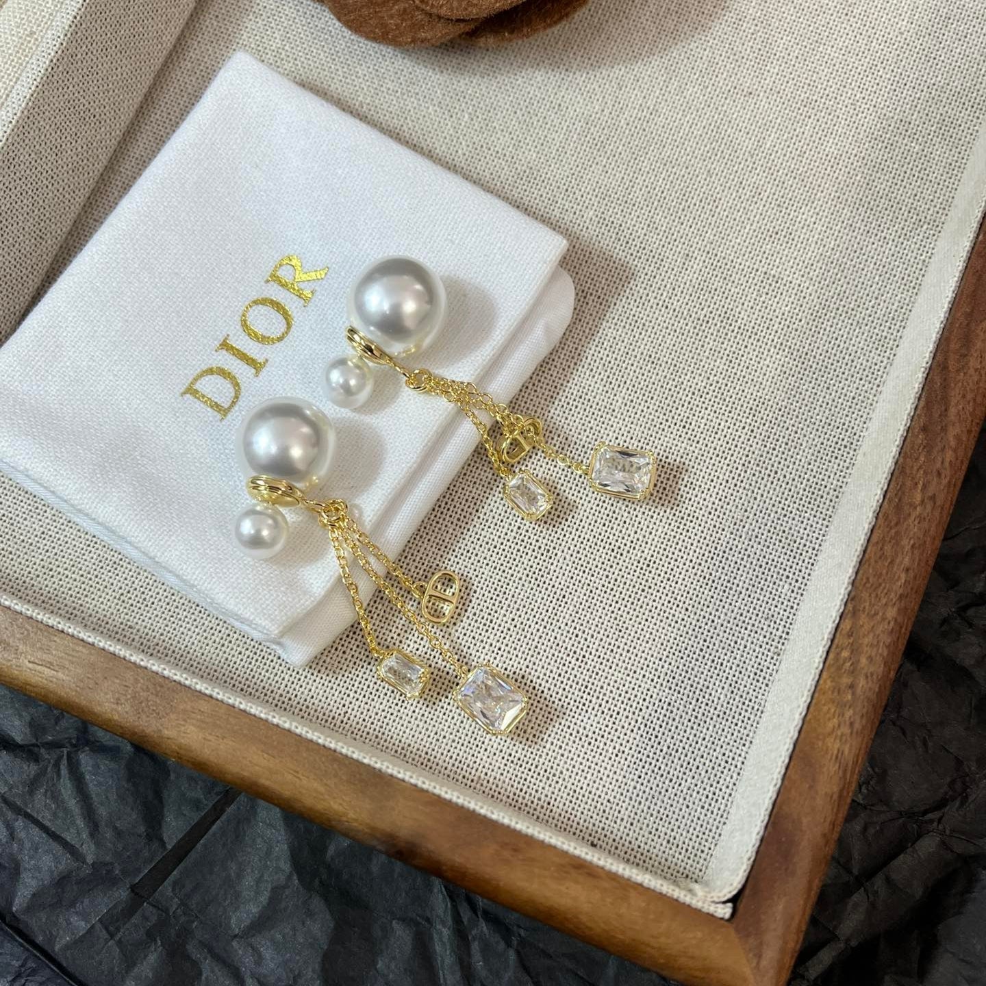 Boucles d'oreilles pendantes Perle et Cristaux Argentés