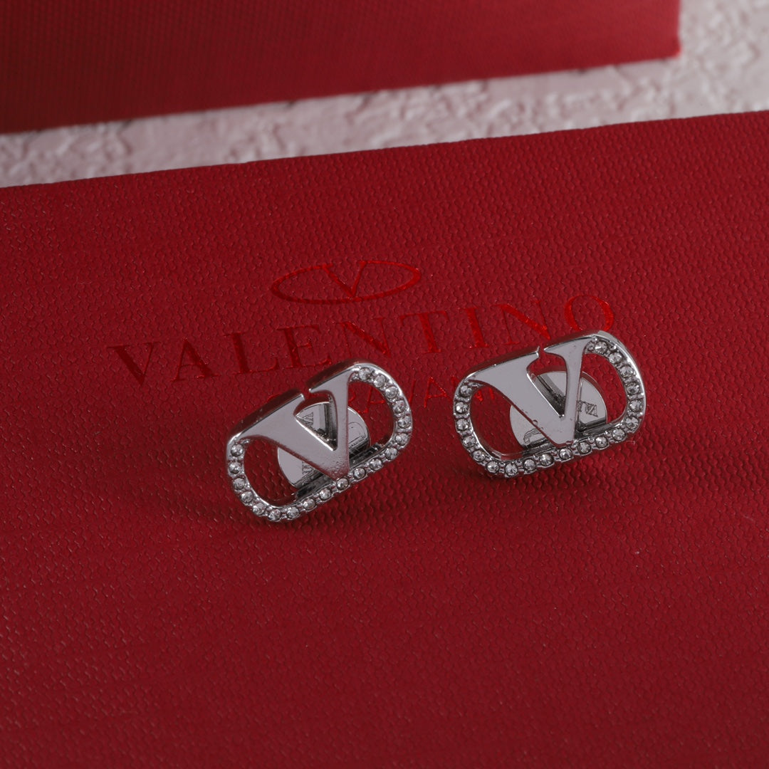 Boucles d'oreilles clous vintage en forme de V sertis de diamants