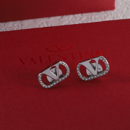 Boucles d'oreilles clous vintage en forme de V sertis de diamants