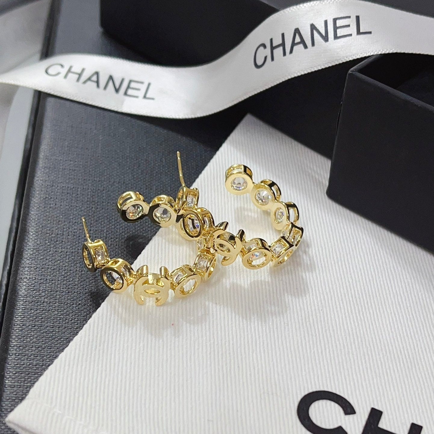 Boucles d'oreilles créoles élégantes en diamant
