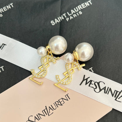Boucles d'oreilles pendantes élégantes en métal et perles