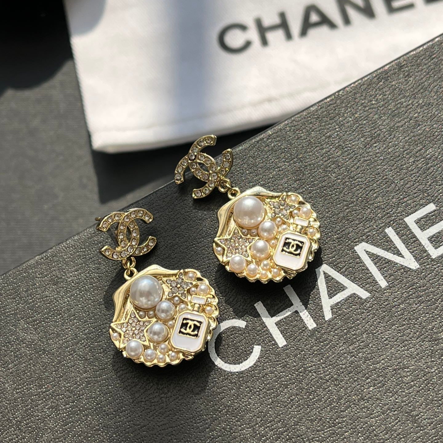 Boucles d'oreilles élégantes en perles de nacre