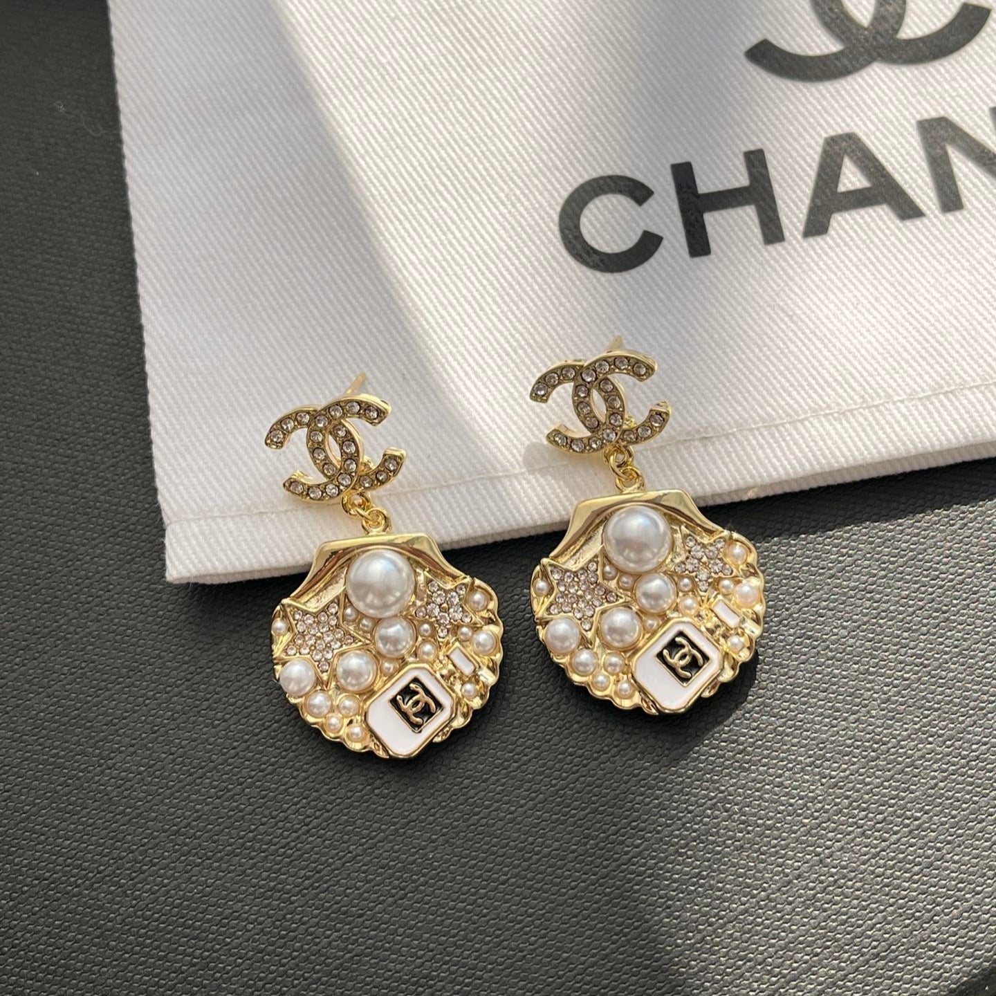 Boucles d'oreilles élégantes en perles de nacre