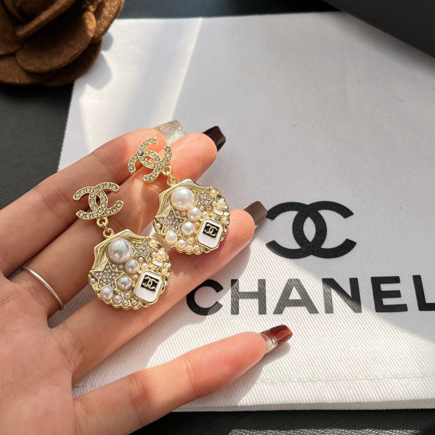 Boucles d'oreilles élégantes en perles de nacre