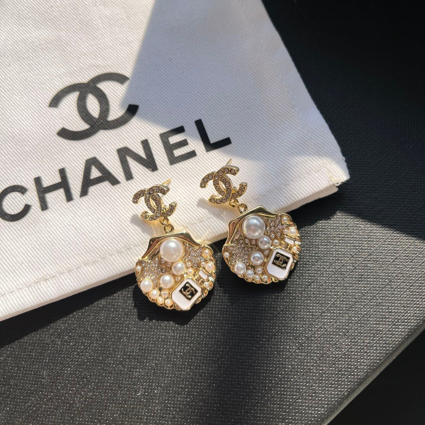 Boucles d'oreilles élégantes en perles de nacre