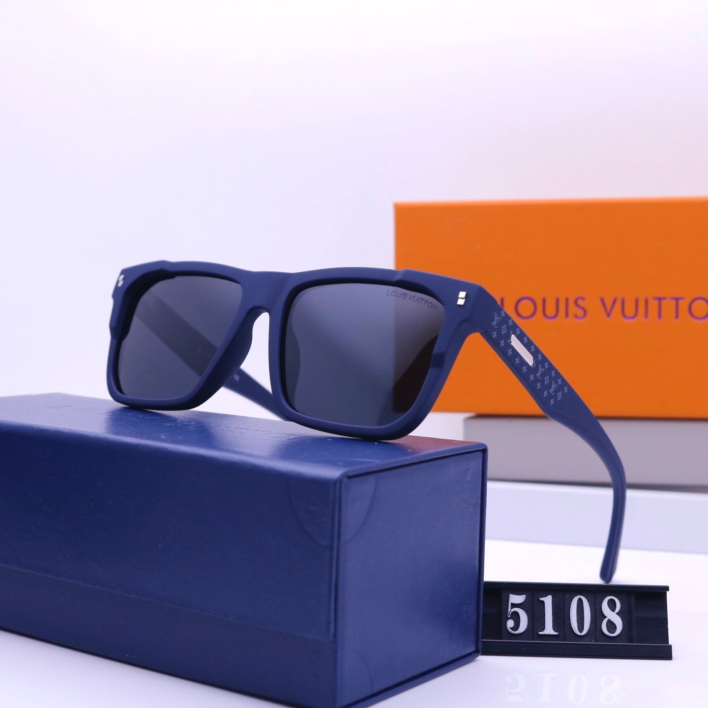 Lunettes de soleil carrées avec monture gravée, style vintage