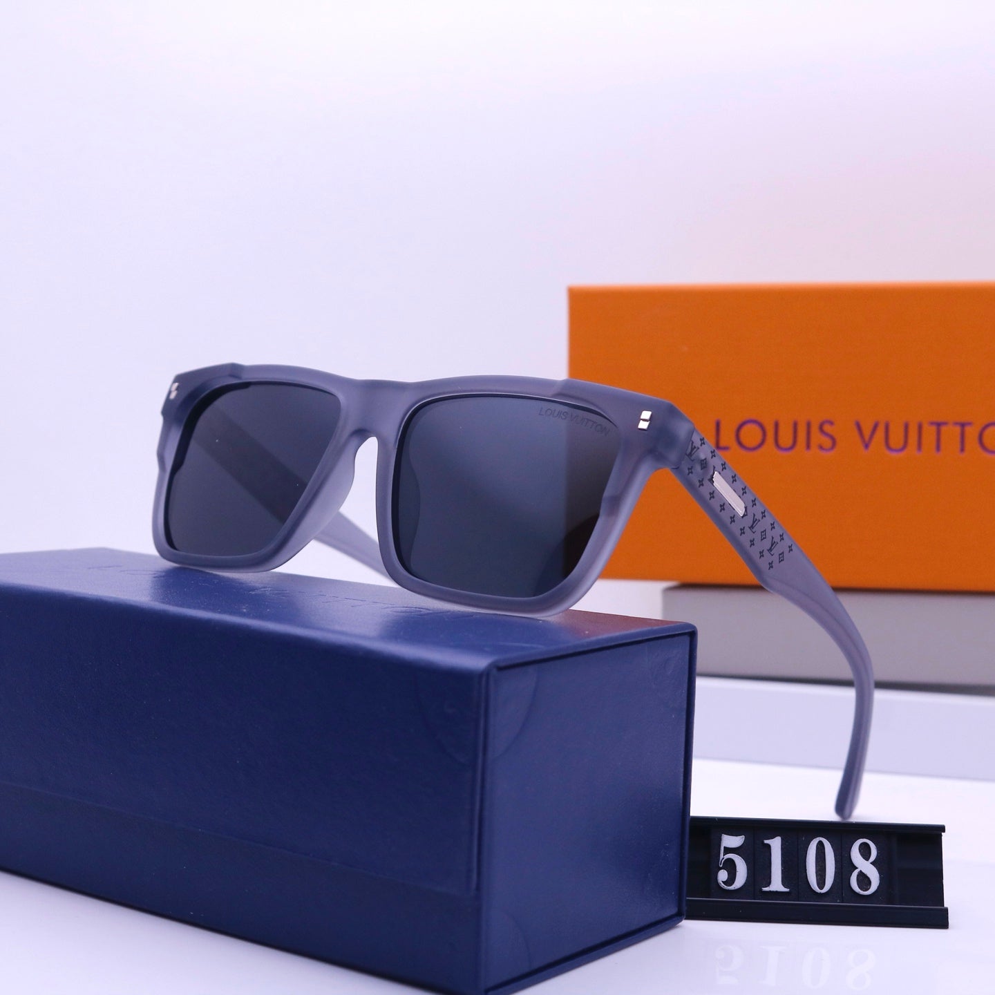 Lunettes de soleil carrées avec monture gravée, style vintage