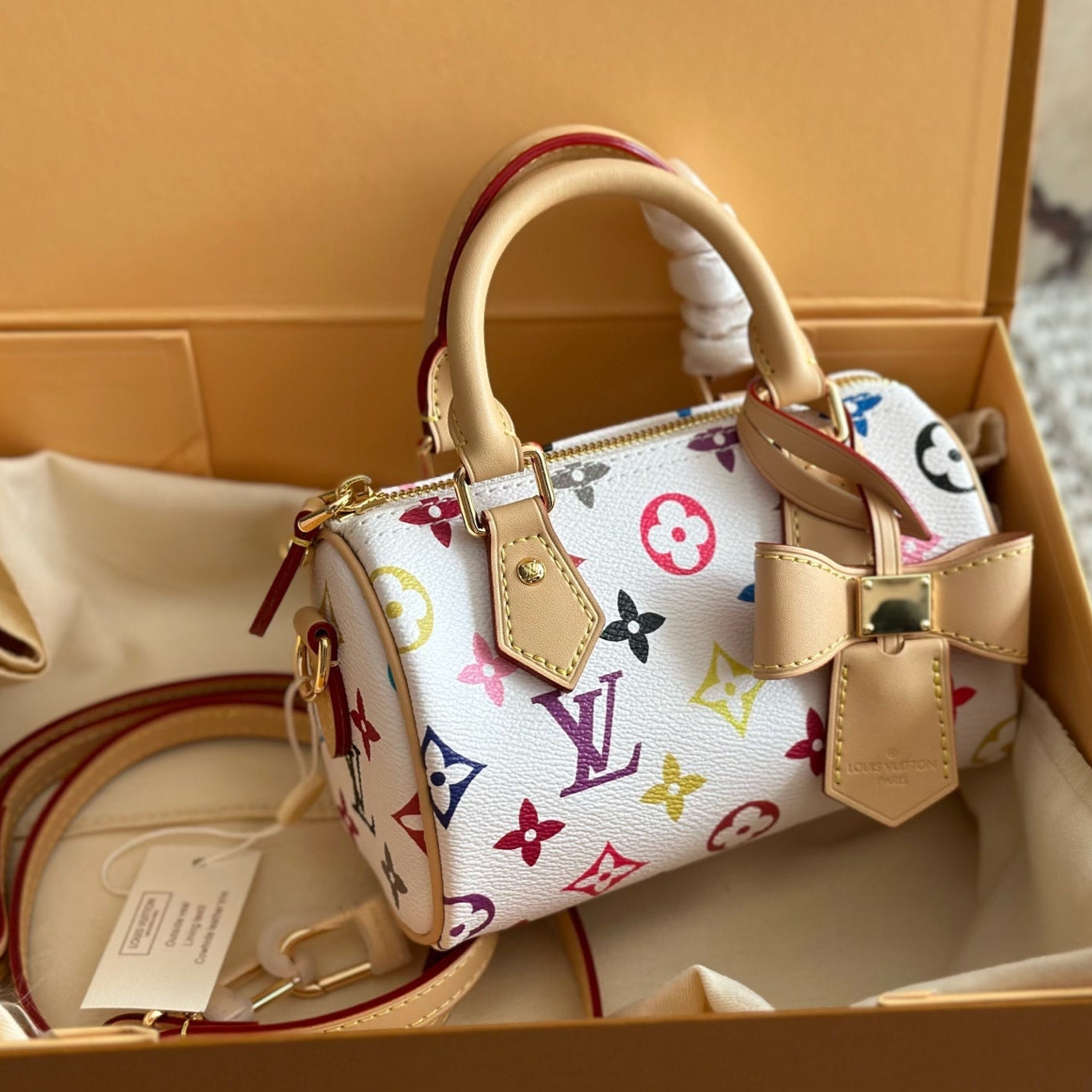 Sac blanc à nœud, gaufré et coloré