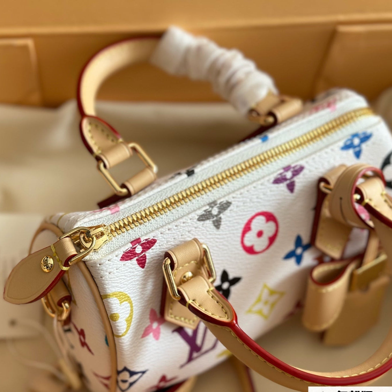 Sac blanc à nœud, gaufré et coloré