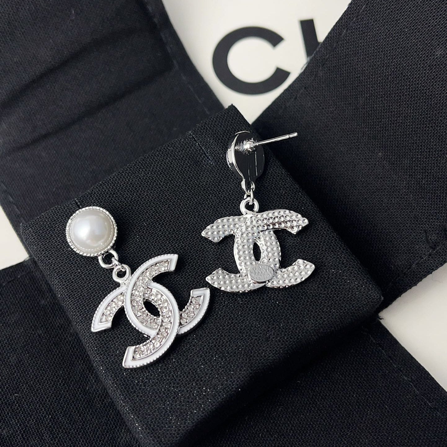 Boucles d'oreilles pendantes élégantes en perles
