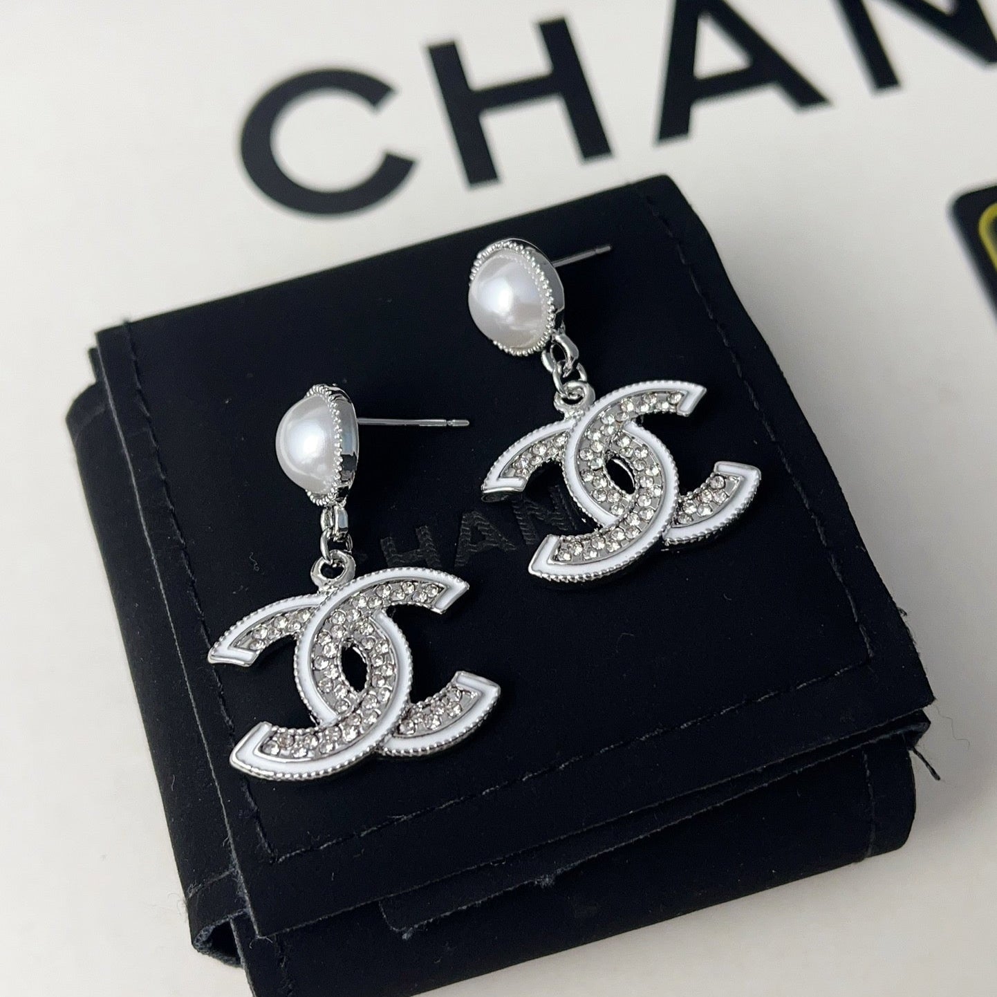 Boucles d'oreilles pendantes élégantes en perles