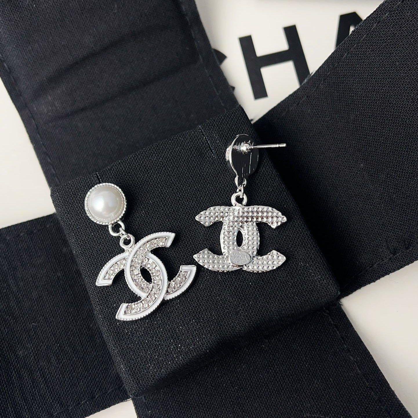 Boucles d'oreilles pendantes élégantes en perles