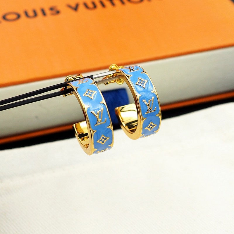 Boucles d'oreilles émaillées monogrammées mode