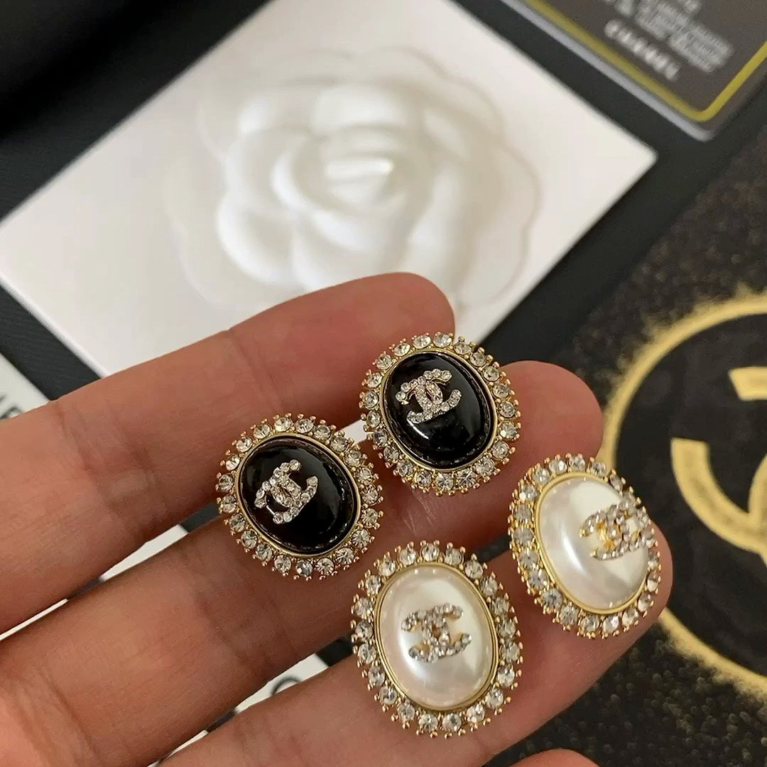 Pendientes elegantes de cristal con logotipo rectangular