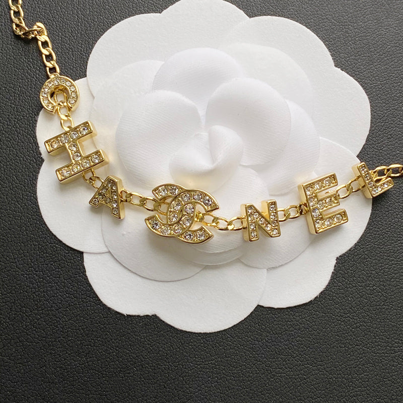 Collier pendentif lettre simple et tendance